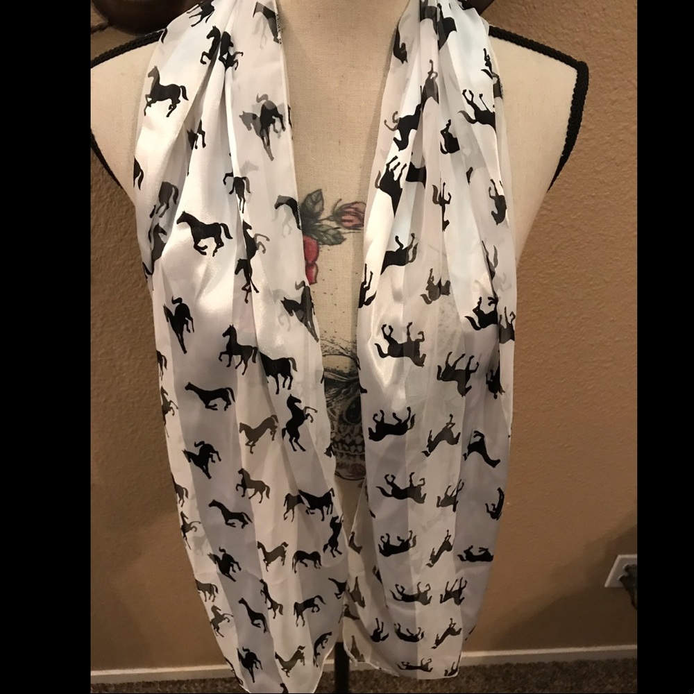 white with black horses scarf NWOT